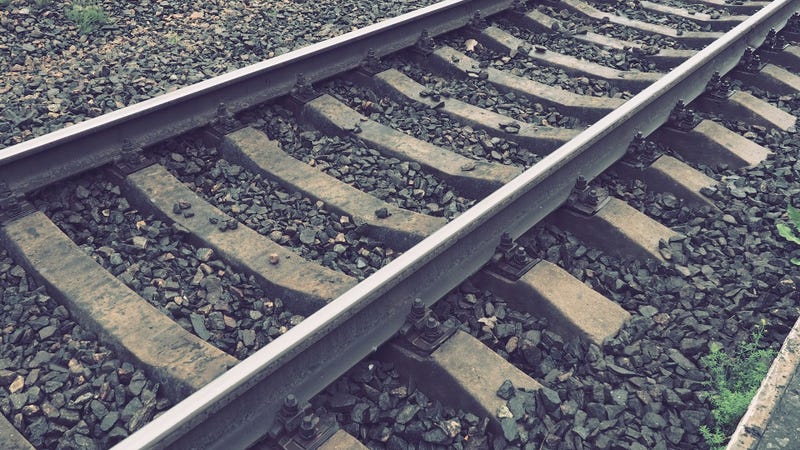 picture of railroad tracks