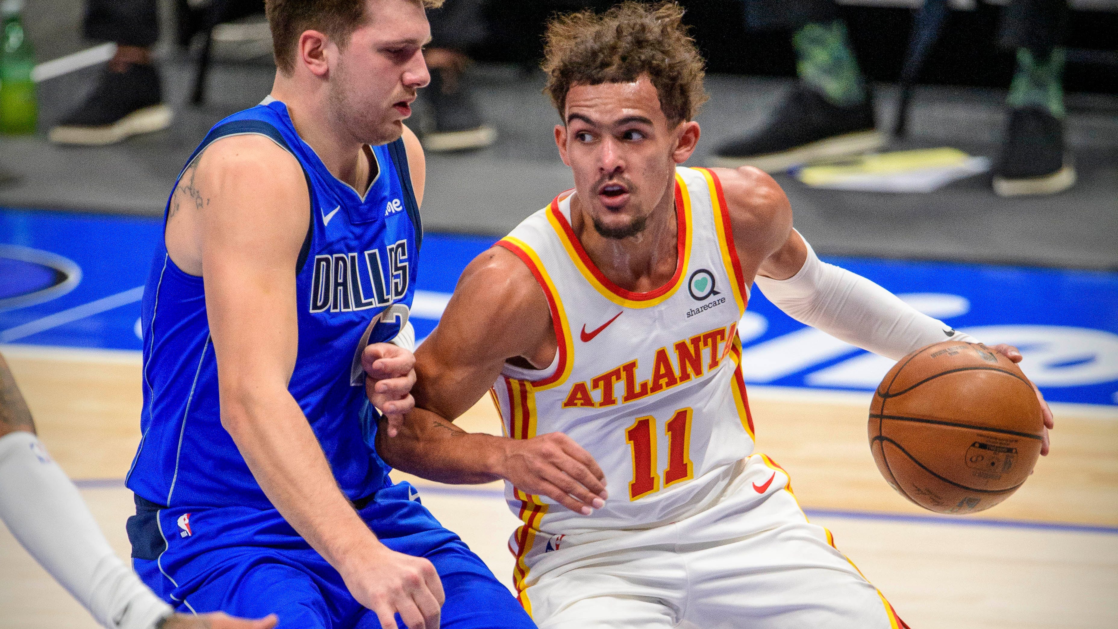 Trae Young furious at ref after no foul called on final play of game vs. Mavs