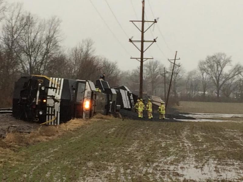Two engines and 14 bulk cargo cars loaded with coal were derailed.