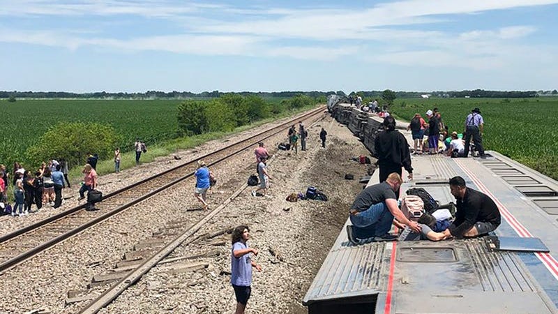 4 dead in Amtrak train crash in Missouri, dozens injured
