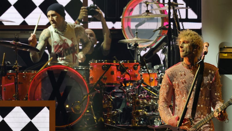 Travis Barker and Machine Gun Kelly 
