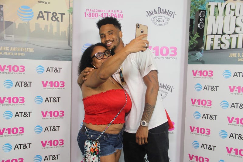 Trey Songz takes a photo with fans