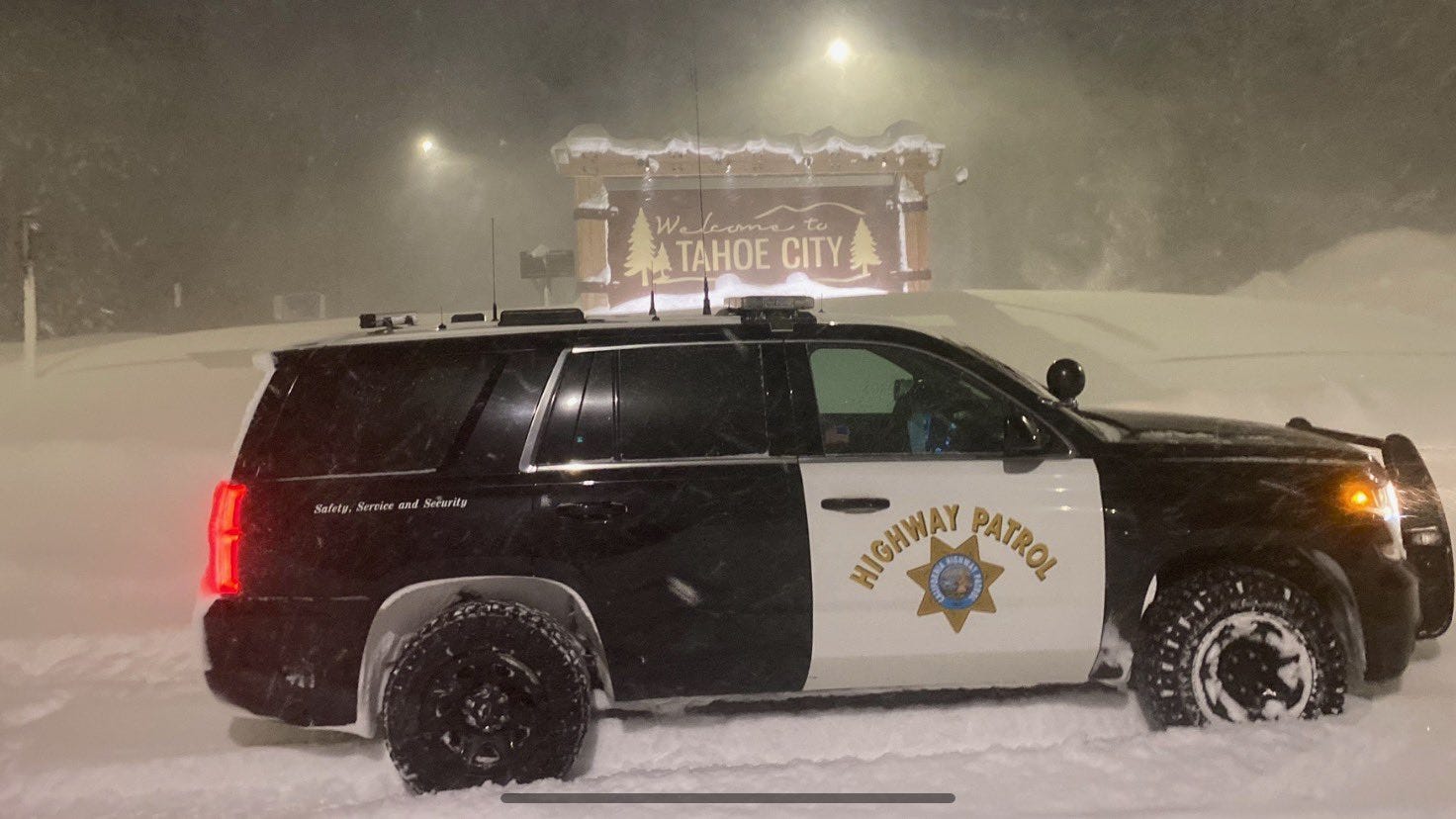 Roadways in and out of Lake Tahoe closed due to record snowfall