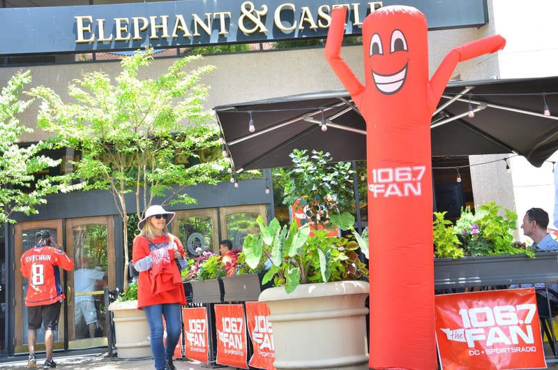 Grant & Danny join Capitals fans for a live broadcast at Elephant and Castle 
