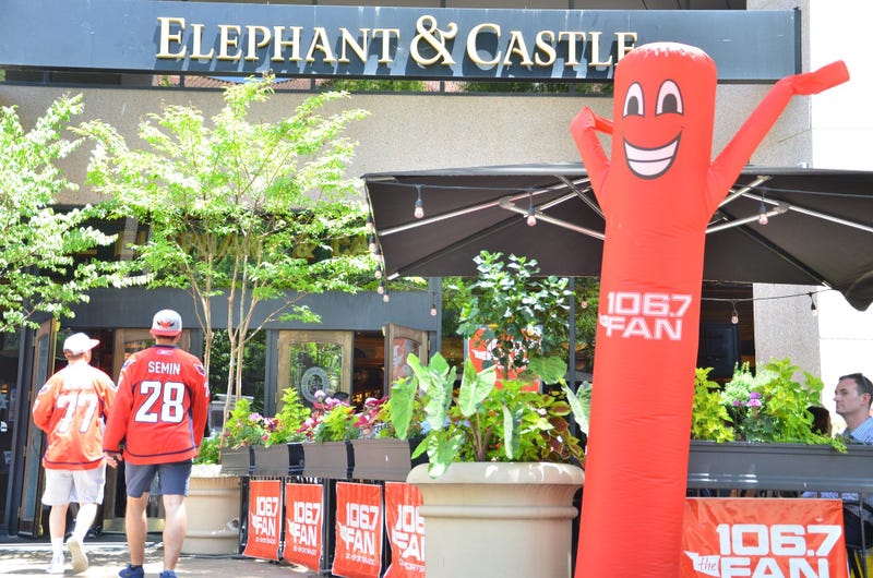 Grant & Danny join Capitals fans for a live broadcast at Elephant and Castle 
