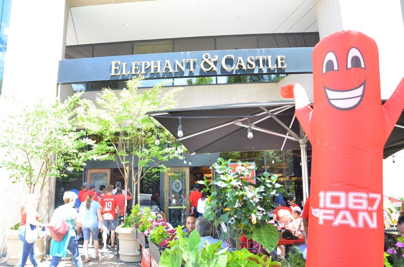 Grant & Danny join Capitals fans for a live broadcast at Elephant and Castle 
