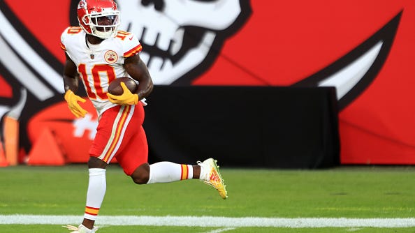 Twitter wonders if Tyreek Hill was boozin' on the sideline in New Orleans