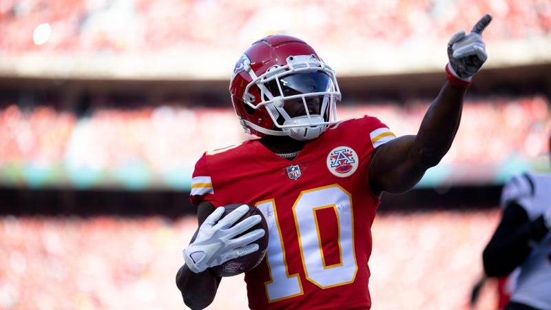 KC Chiefs WR Tyreek Hill traded to Miami Dolphins