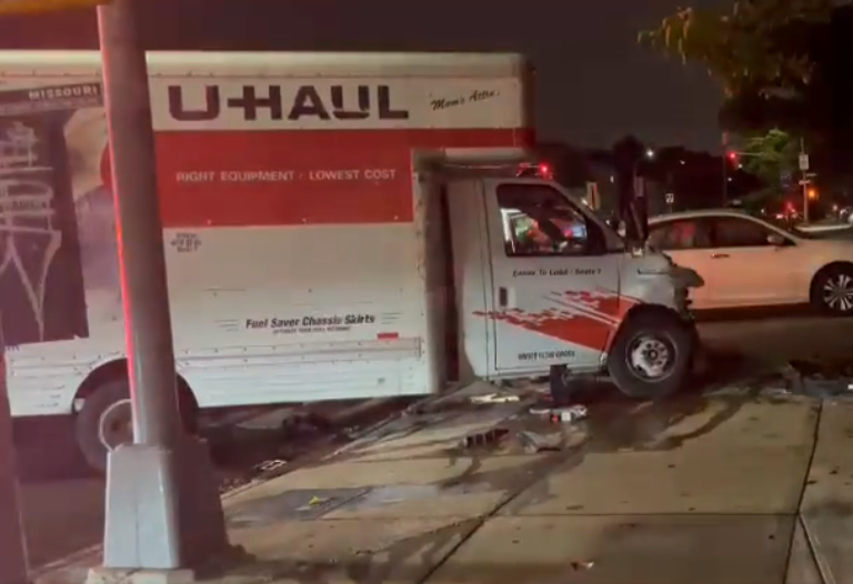 2 women flee fatal crash at Queens intersection