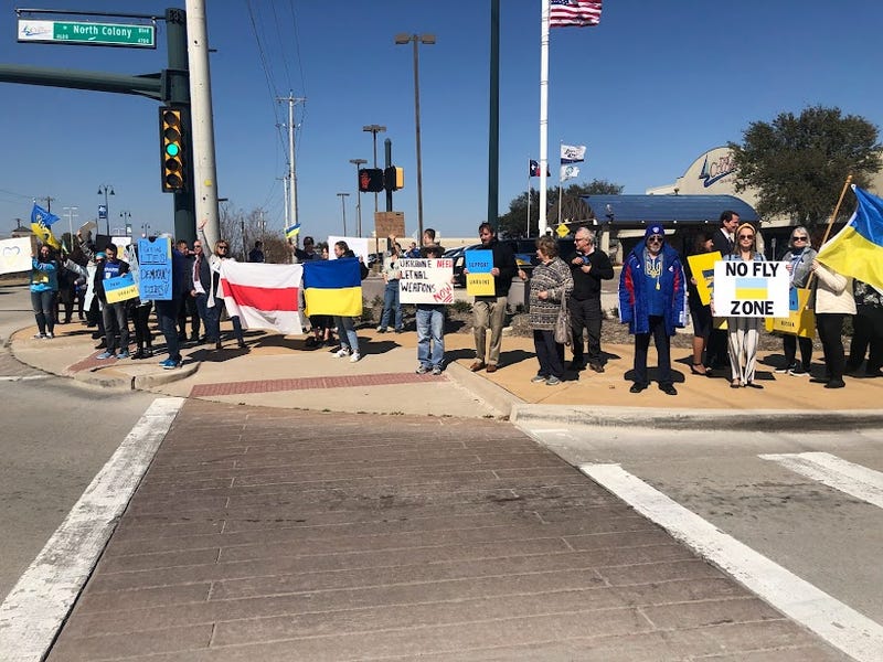 North Texas Ukrainians rally in support of their homeland still under siege by Russia
