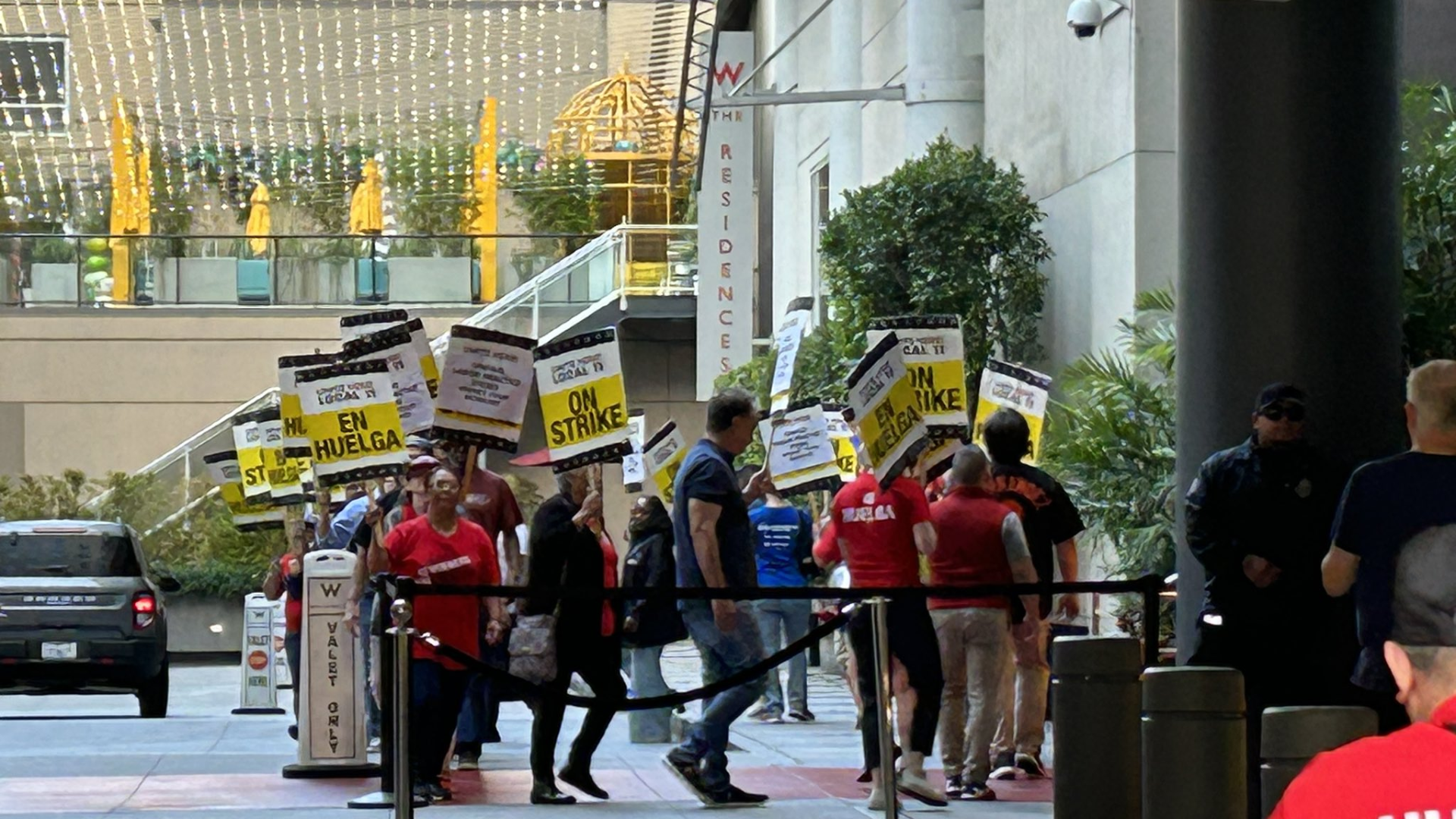 L.A. hotel workers spend Labor Day on the picket lines