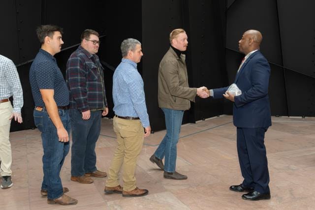 Senator Scott thanks SC National Guard Members