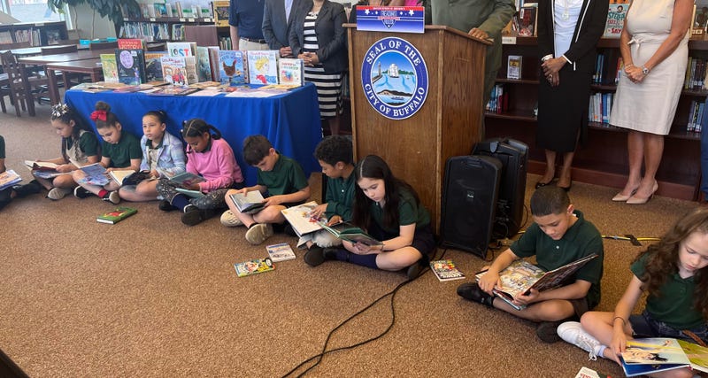Students of Herman Badillo Bilingual Academy are excited to start the reading challenge. BUFFALO, N.Y. (06/01/2023).