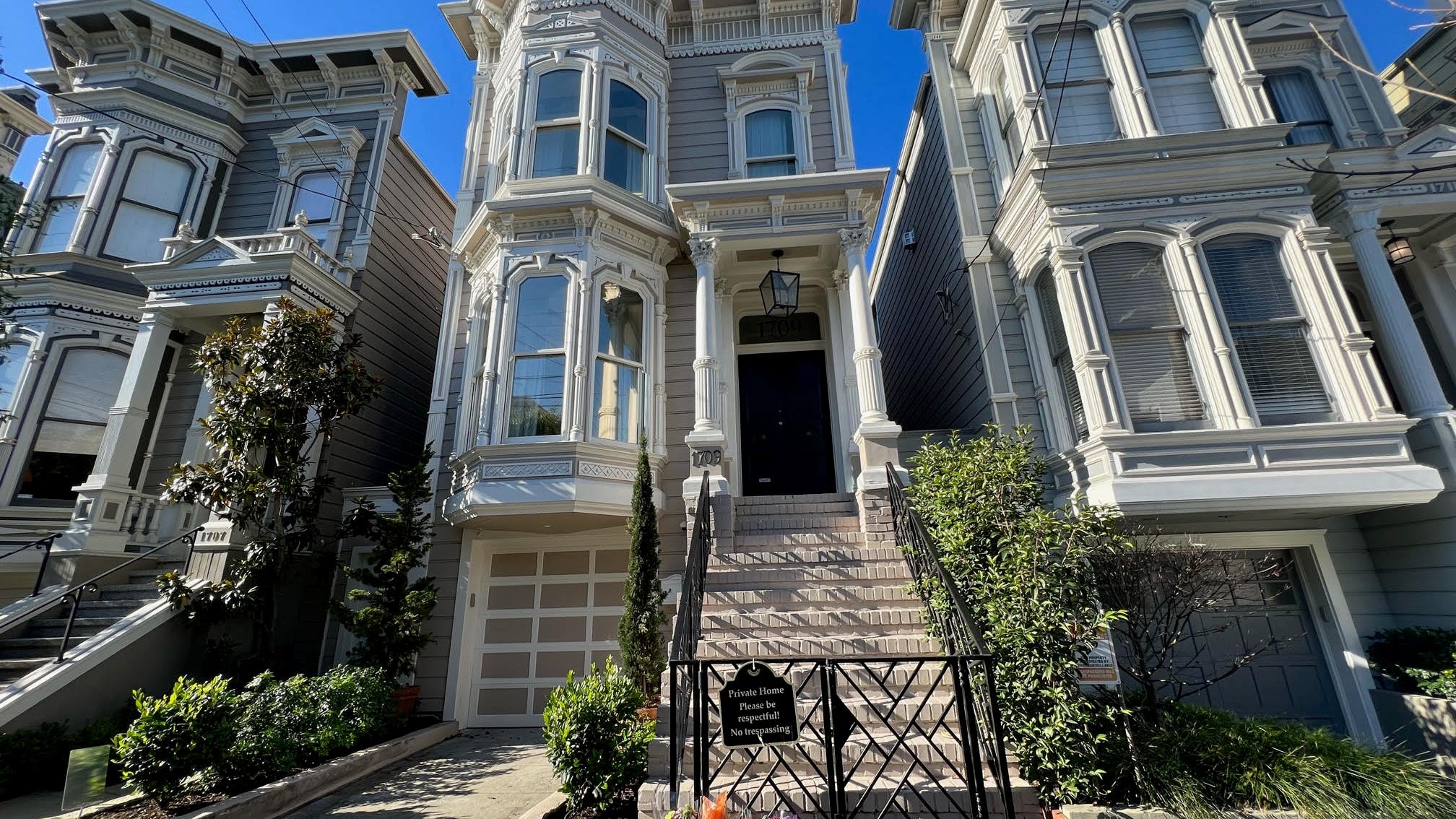 VIDEO: Fans gather to remember Bob Saget at San Francisco's 'Full House'