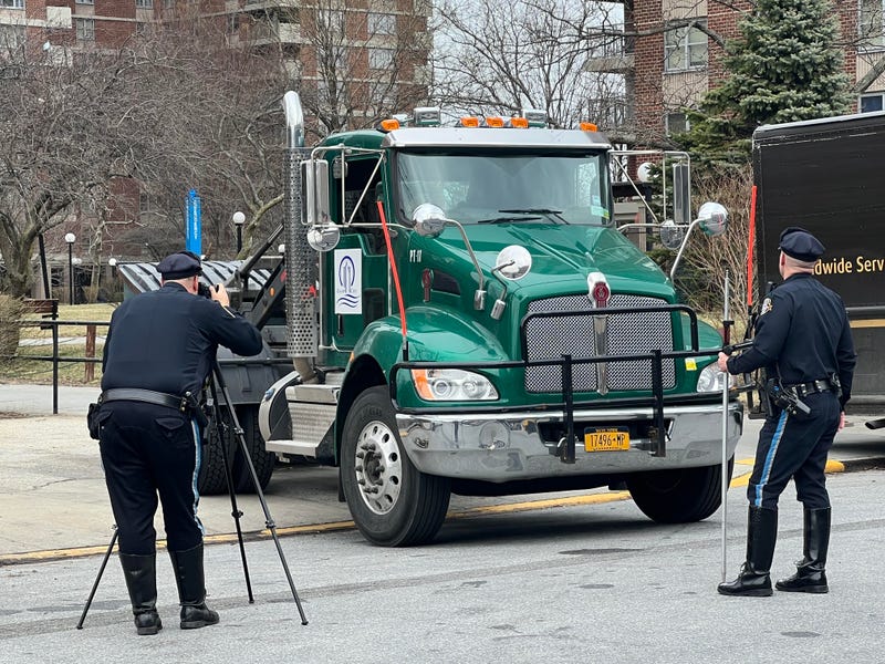 Woman fatally struck by dump truck turning at Bronx intersection