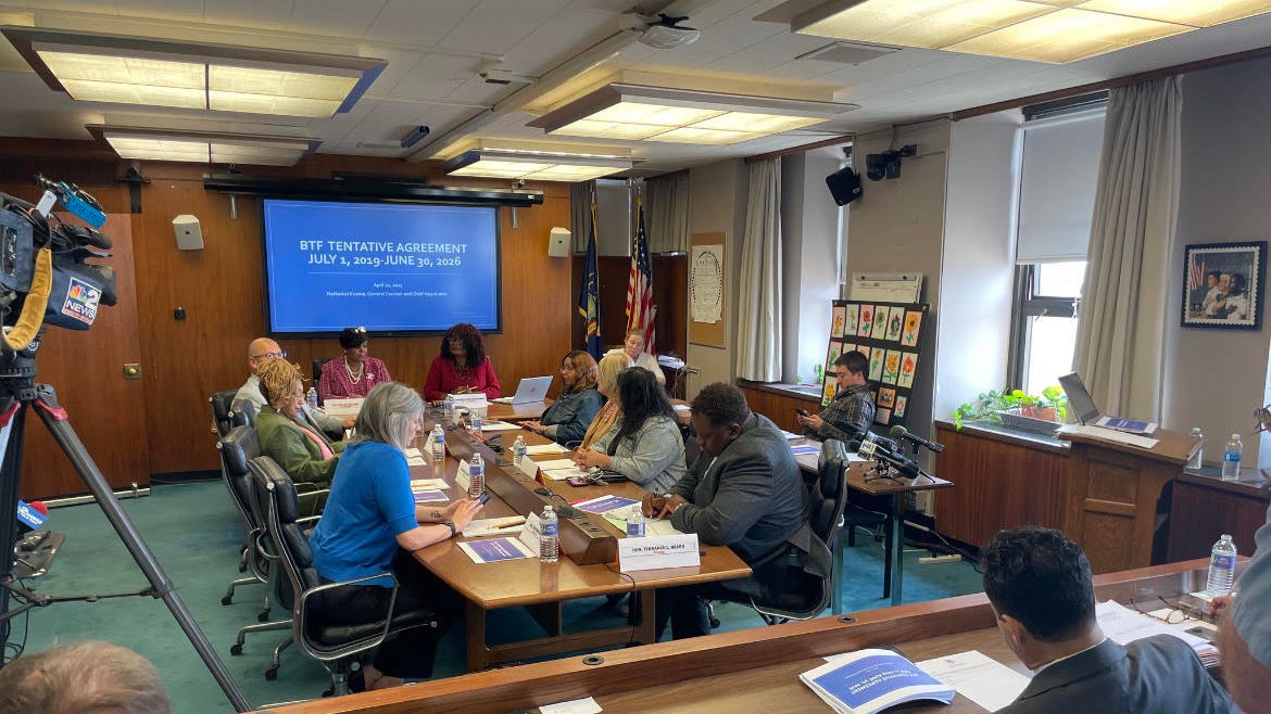 Buffalo School Board unanimously approves tentative agreement with Buffalo teachers