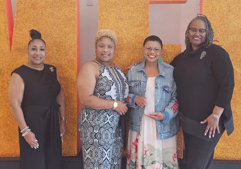 Sheletta Brundidge (second from right), Founder and CEO of ShelettaMakesMeLaugh.com, a multi-media podcasting and production company plus WCCO Radio host, was honored with MEDA’s Small Business Champion of the Year Award.