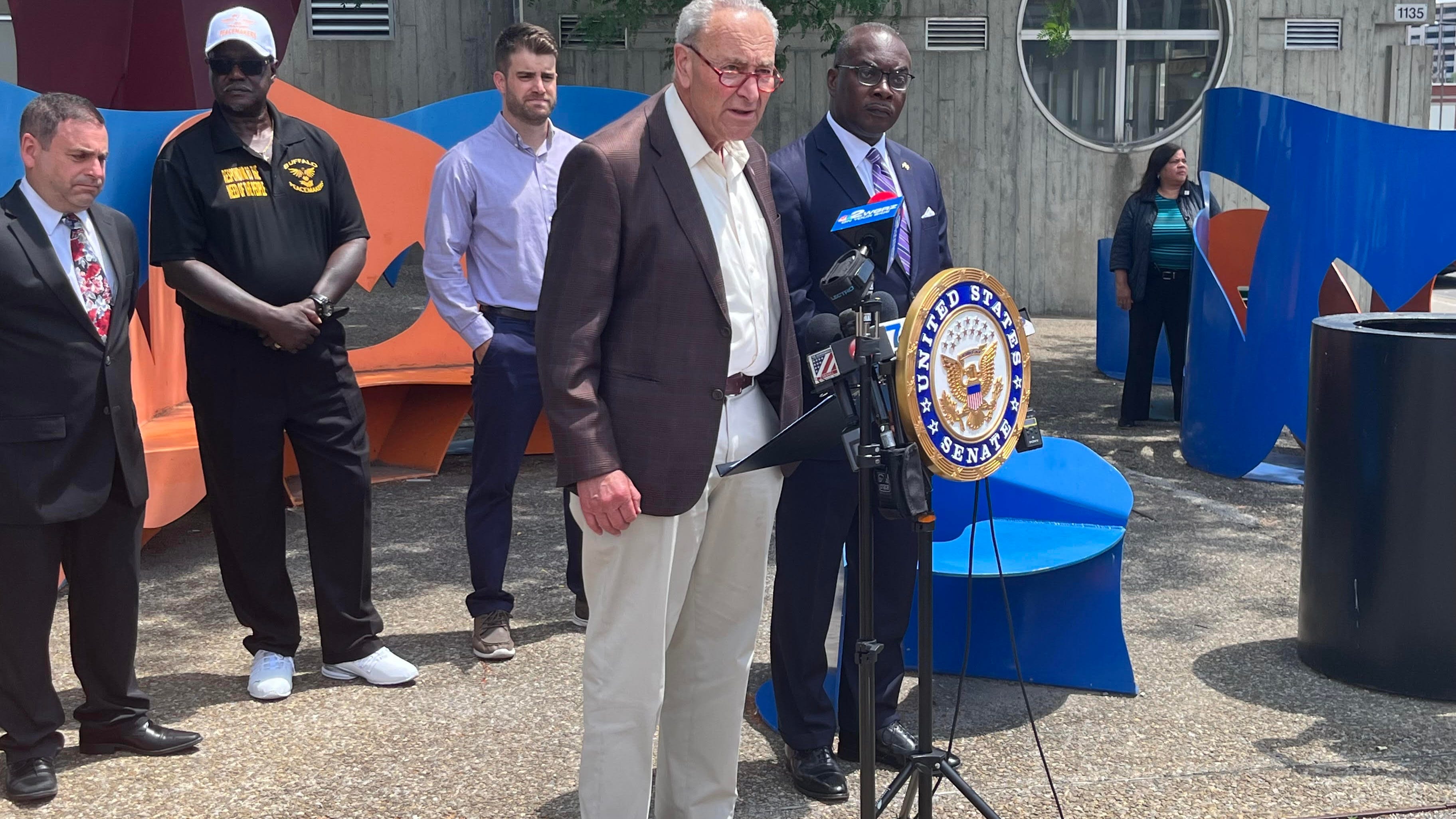 Schumer pushes for $25 million RAISE grant to keep traffic on Main on track