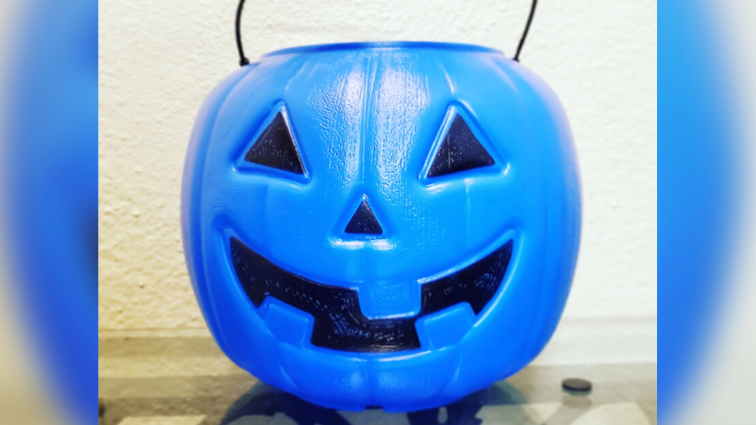 Does the blue pumpkin trend help non-verbal trick-or-treaters or single them out?