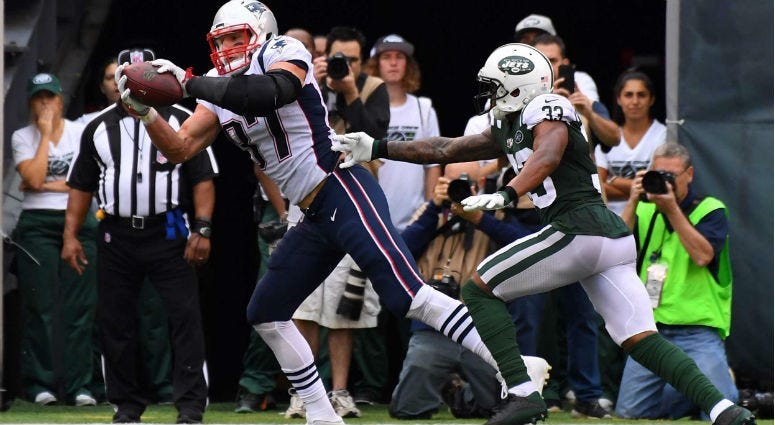 Rob Gronkowski makes a touch down to tie the game during the 1st half against the New York Jets at MetLife Stadium