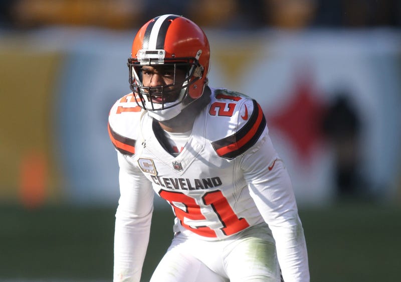 Browns cornerback Jamar Taylor (21) at the line of scrimmage against the Pittsburgh Steelers during the second quarter at Heinz Field. The Steelers won 28-24.
