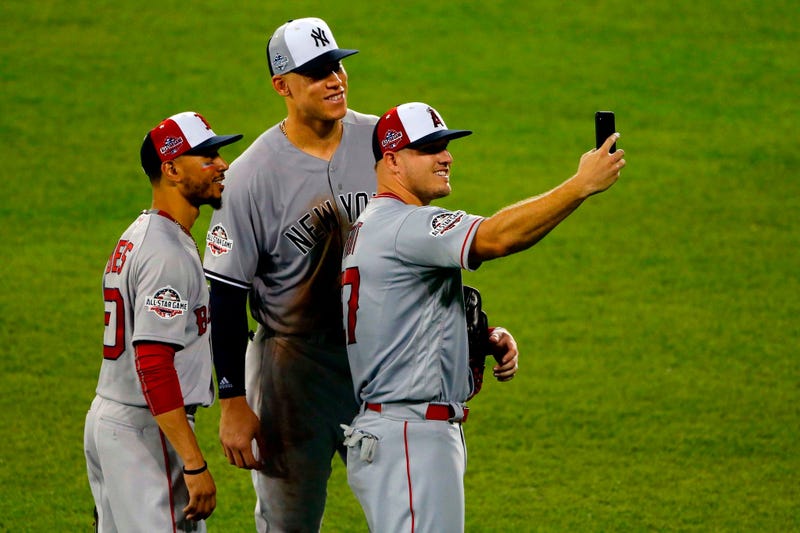 Mike Trout, Mookie Betts, and Aaron Judge take a selfie