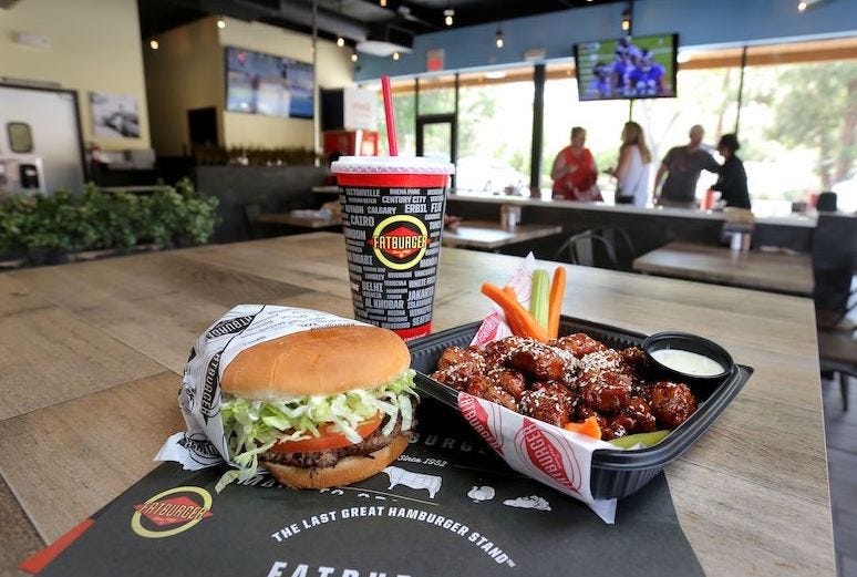 Fatburger, Hamburger, Restaurant, Wings, Table, 2018