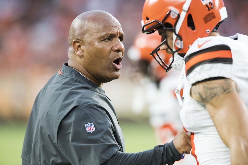 Cleveland Browns head coach Hue Jackson yells at wide receiver Jeff Janis (13) after a penalty during the first half against the Buffalo Bills at FirstEnergy Stadium