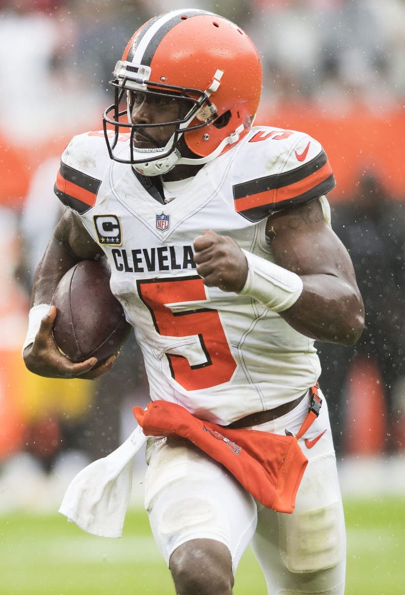 Cleveland Browns quarterback Tyrod Taylor (5) runs the ball and scores a touchdown during the third quarter against the Pittsburgh Steelers at FirstEnergy Stadium.