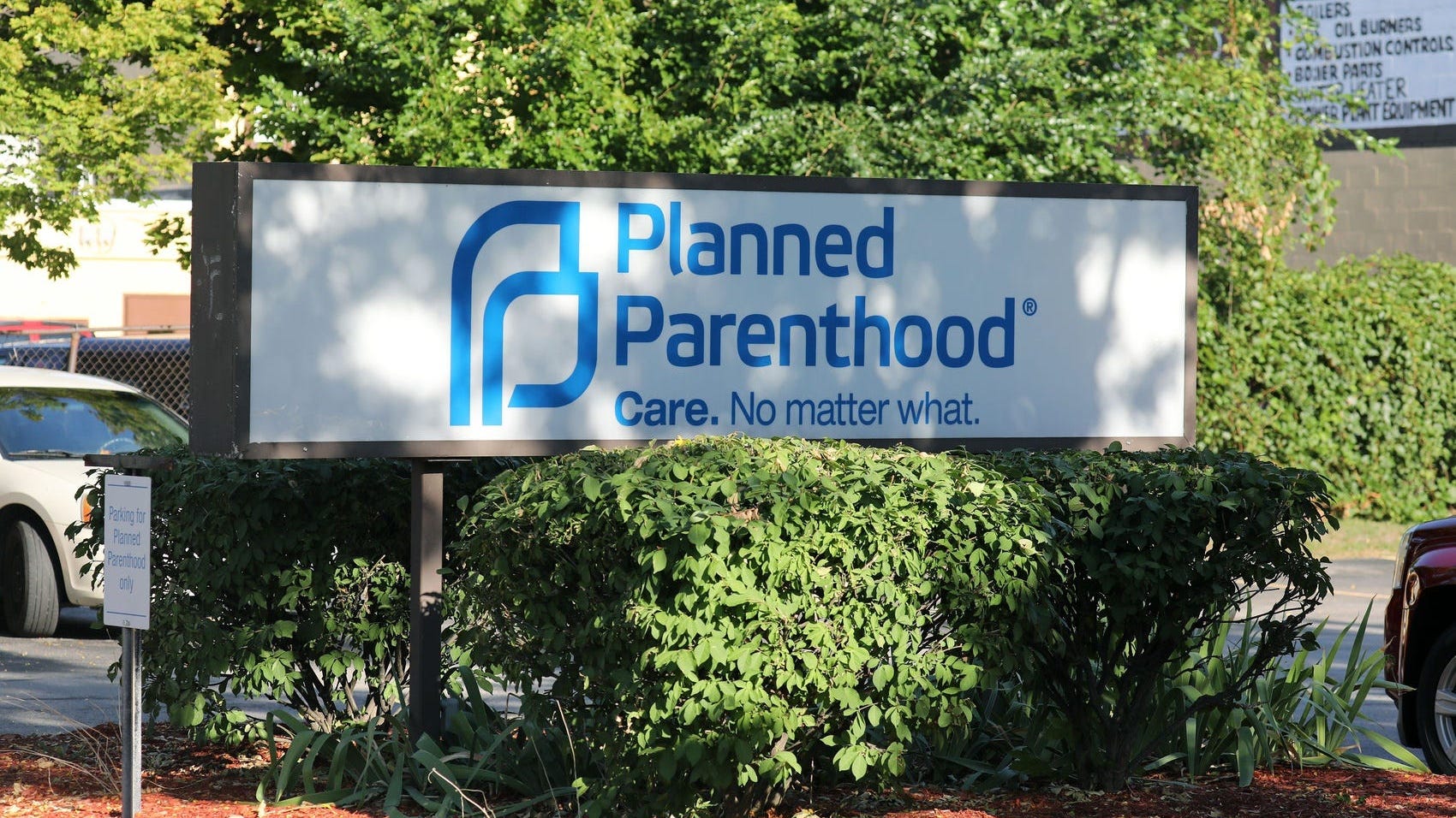 Judge: Abortions cannot continue at Missouri Planned Parenthood clinic