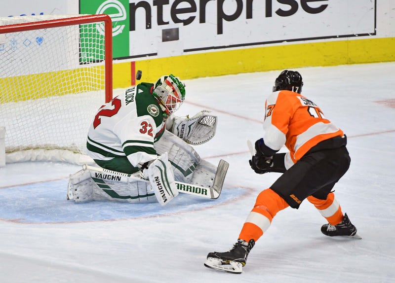 Alex Stalock does not make the save on Wayne Simmonds