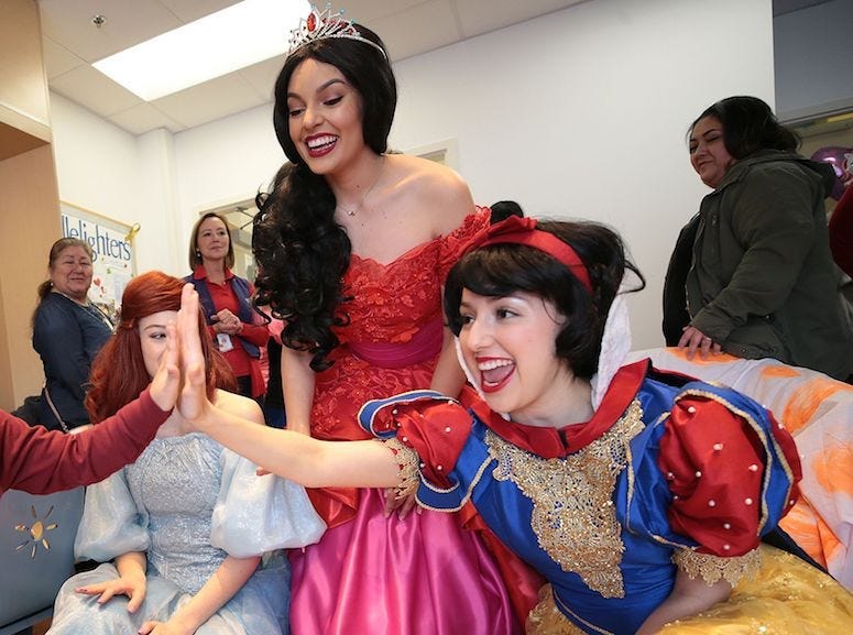 Disney Princesses, El Paso Children's Hospital, High Five, Snow White