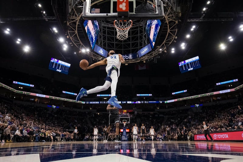 Karl-Anthony Towns to the hole