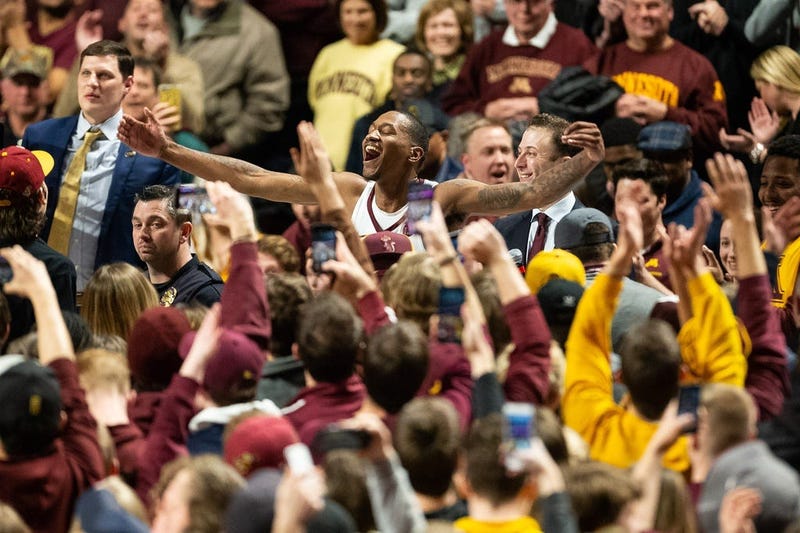 Gophers win and DuPress McBrayer is mobbed