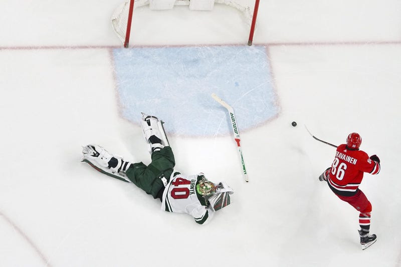 Teuvo Teravainen scores on Devan Dubnyk