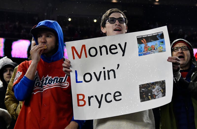 Nationals fans greet Bryce Harper on his return to D.C.