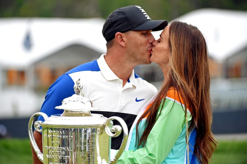 Brooks Koepka, Kiss, Jena Sims