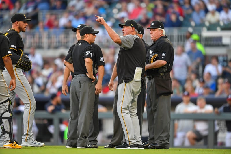 Clint Hurdle argues with umpires 
