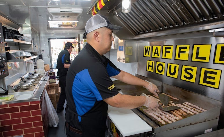 Waffle House, Employee, Cooking, Sausages, Kitchen