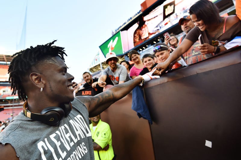 Aug 29, 2019; Cleveland, OH, USA; Cleveland Browns tight end David Njoku (85) gives his glove to a fan before the game between the Cleveland Browns and the Detroit Lions at FirstEnergy Stadium. Mandatory Credit: Ken Blaze-USA TODAY Sports