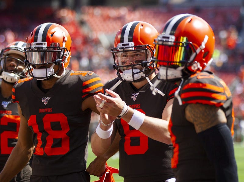 Cleveland Browns quarterback Baker Mayfield (6) along with wide receivers Damion Ratley (18) and Odell Beckham (13) welcome teammates onto the field during warmups before a game against the Tennessee Titans at FirstEnergy Stadium.