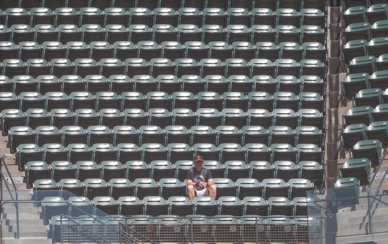 empty crowd 