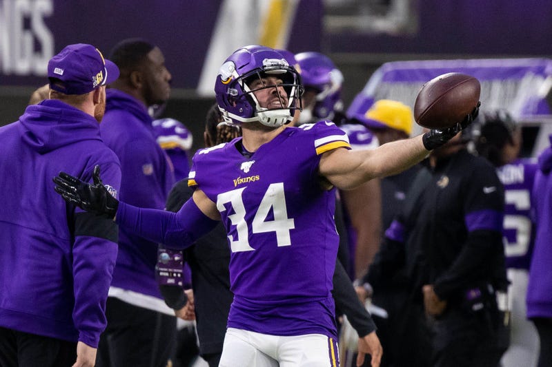 Minnesota Vikings safety Andrew Sendejo agreed to a contract with the Cleveland Browns