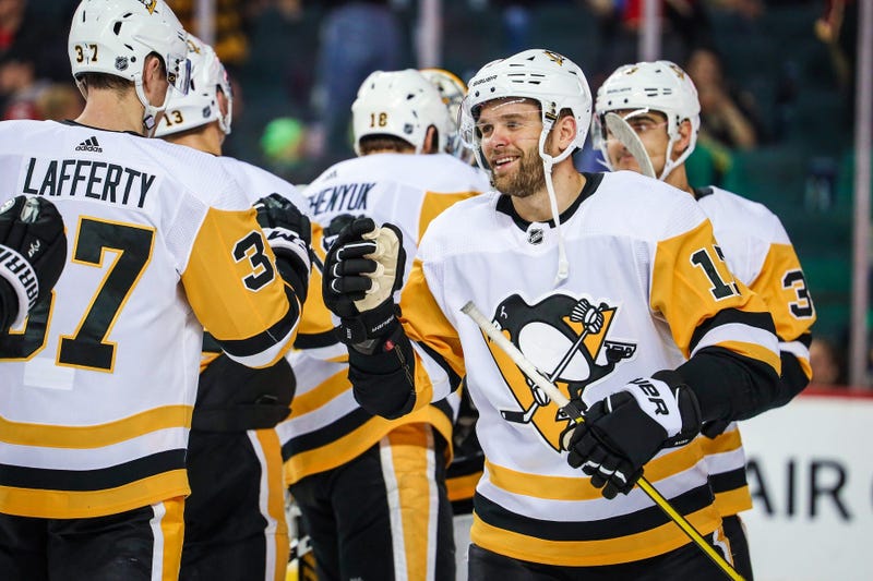 Bryan Rust (17) celebrates their win with teammates against the Calgary Flames 