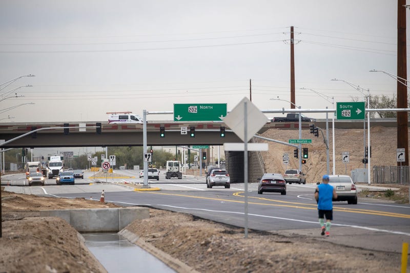 The Loop 202 South Mountain Freeway opened after decades of debaThe Loop 202 South Mountain Freeway opened after te. The freeway connects the East and West Valley by bypassing downtown Phoenix on a new route through Ahwatukee Foothills and Laveen. X8i3855