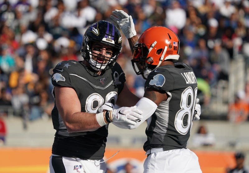 Jan 26, 2020; Orlando, Florida, USA; AFC tight end Mark Andrews of the Baltimore Ravens (89) celebrates with wide receiver Jarvis Landry of the Cleveland Brown (80) after scoring on a 3-yard touchdown reception in the second quarter against the AFC in the