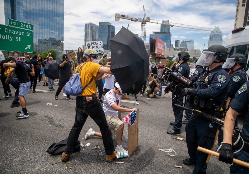 Protesters on Interstate 35