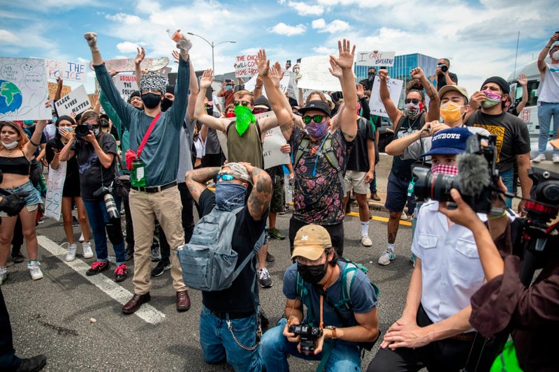 Protesters on Interstate 35