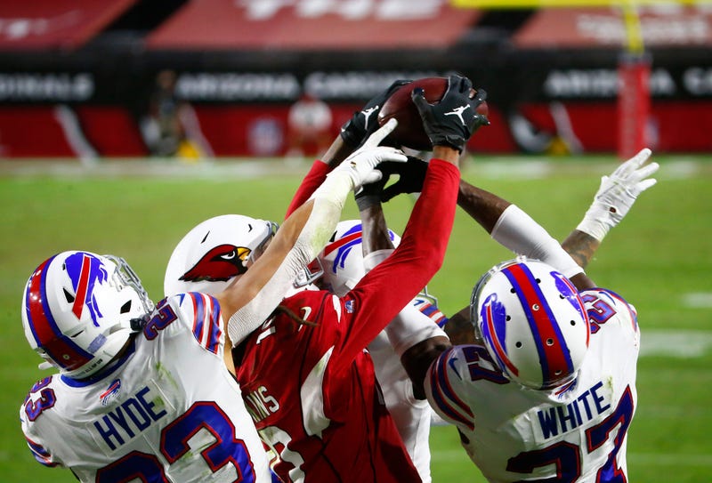 Cardinals' DeAndre Hopkins (10) catches a game-winning touchdown catch over Bill's Tre'Davious White (27) and Micah Hyde (23) with 2 seconds lett in the fourth quarter at State Farm Stadium in Glendale, Ariz. on Nov. 15, 2020. Buffalo Bills Vs Arizona Car