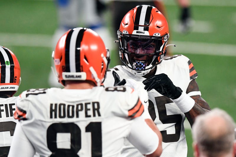 Cleveland Browns tight end David Njoku (85) celebrates Austin Hooper's tCleveland Browns tight end David Njoku ouchdown against the New York Giants in the first half of a game at MetLife Stadium on Sunday, December 20, 2020, in East Rutherford. Nyg Vs Cle